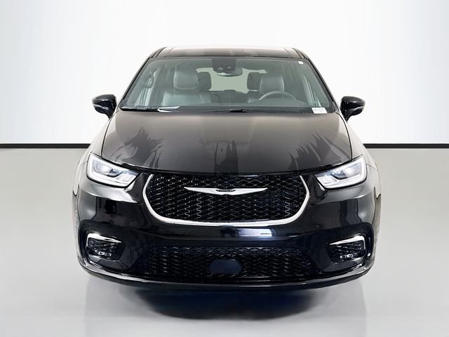 Used 2025 Black Chrysler Select image 2