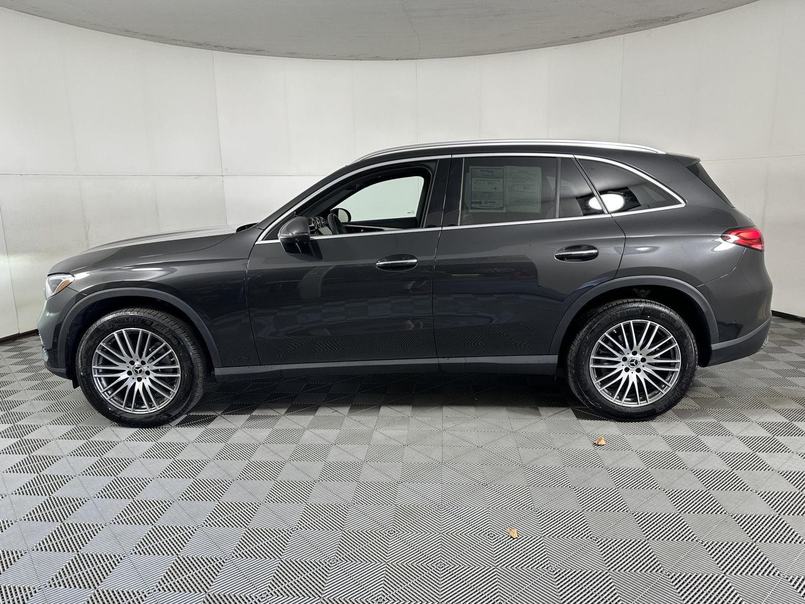 Used 2026  Mercedes-Benz GLC 300 image 22