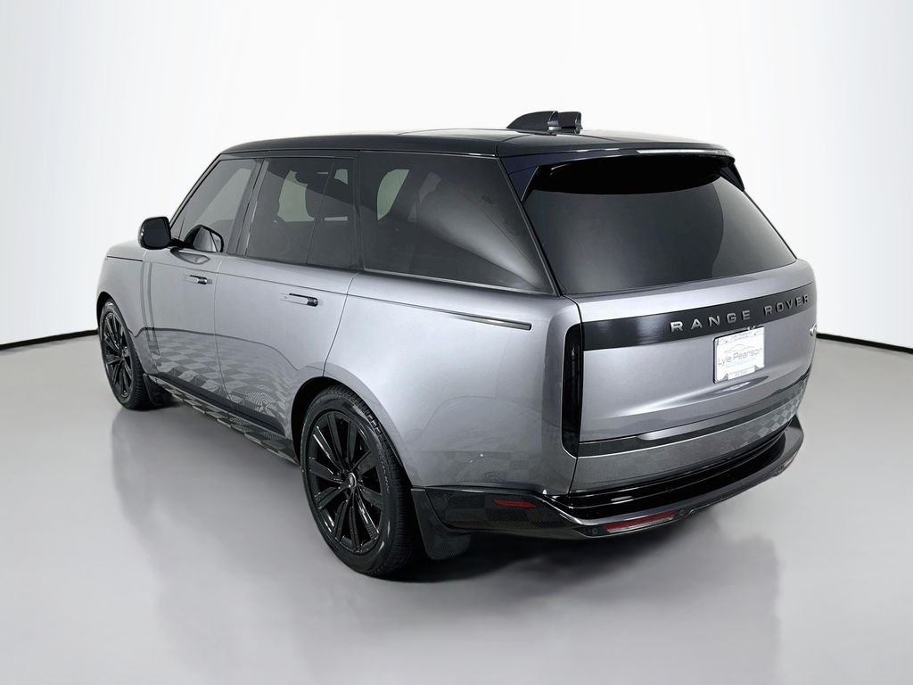 Used 2023 Gray Land Rover SE image 3