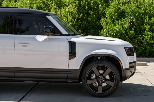 New 2026 Fuji White Land Rover S image 12