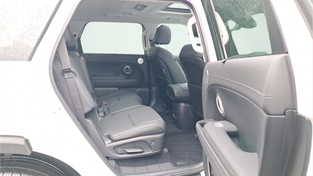 New 2026 White Hyundai SEL Premium 8P image 14