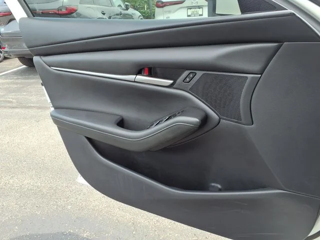 Used 2022 White Mazda Select image 19