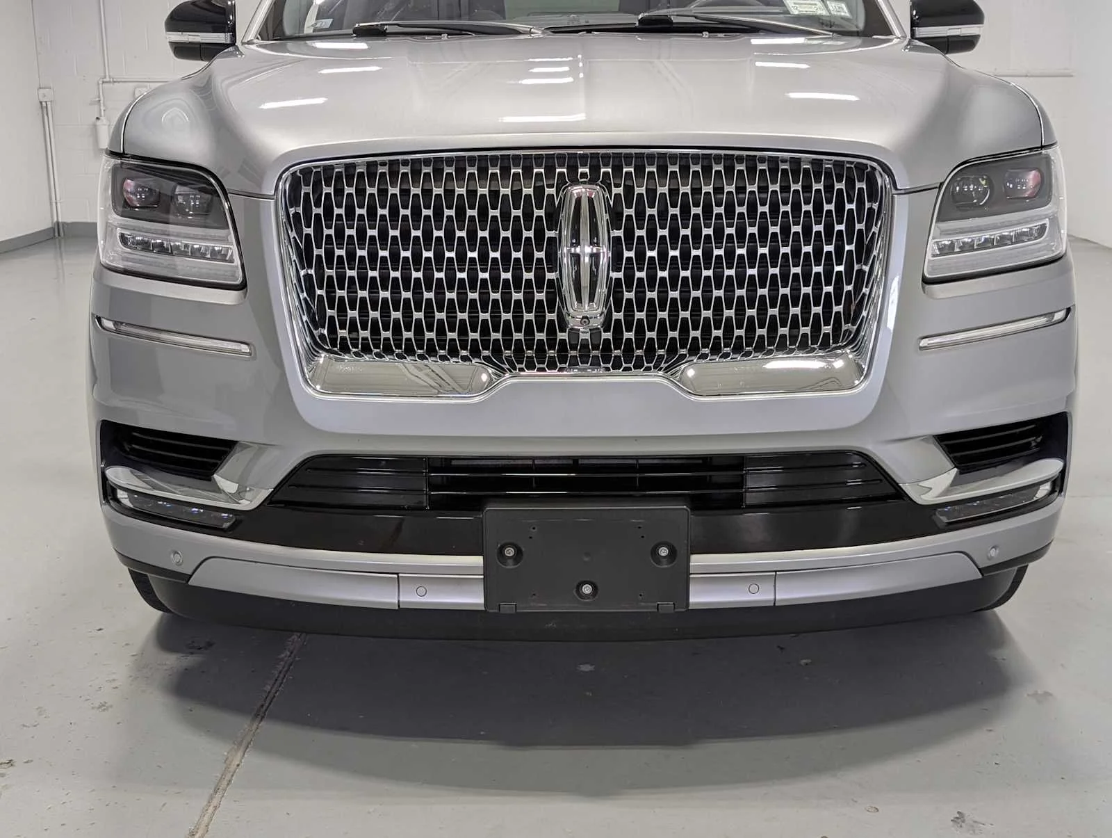 Used 2020 Silver Radiance Lincoln Reserve image 2