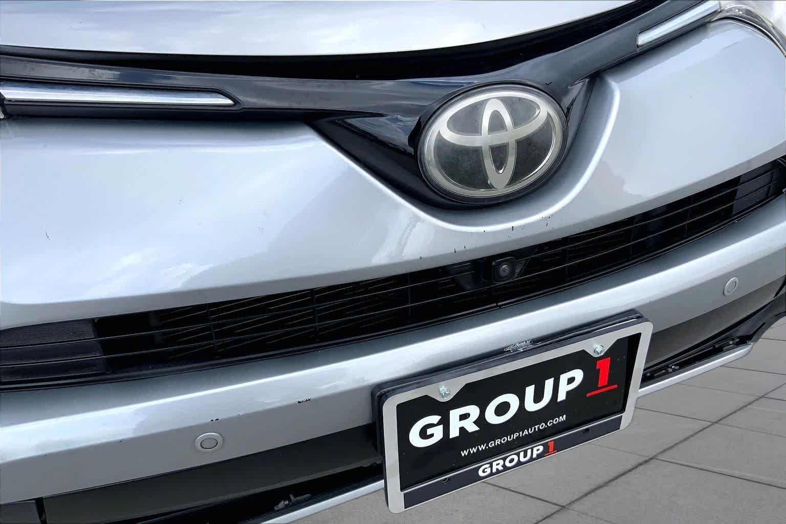 Used 2017 Silver Sky Metallic Toyota Platinum image 29
