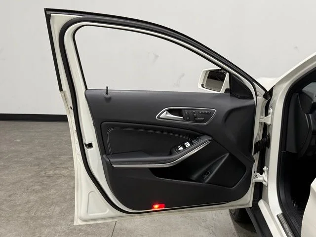 Used 2016 White Mercedes-Benz GLA 250 image 13