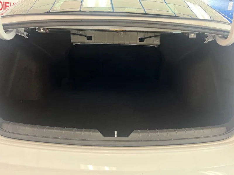 Used 2023 White Kia GT-Line image 8