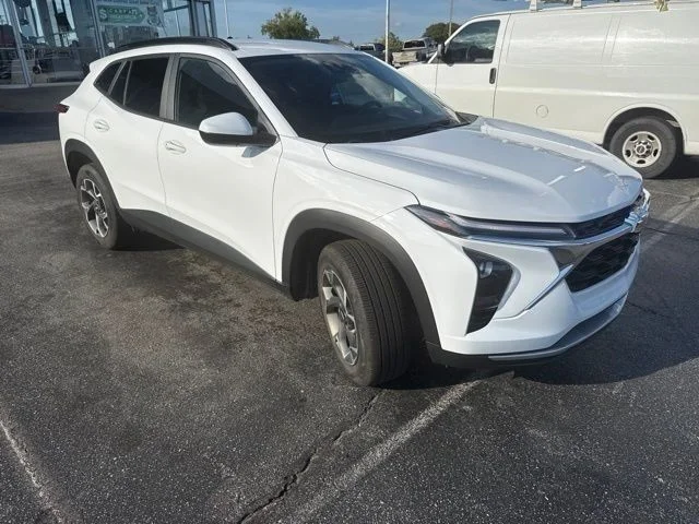 Used 2025 White Chevrolet LT image 6