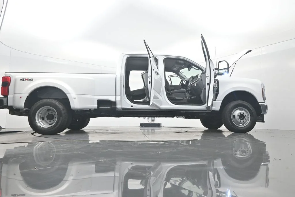 New 2026 Oxford White Ford F-350® XLT image 55