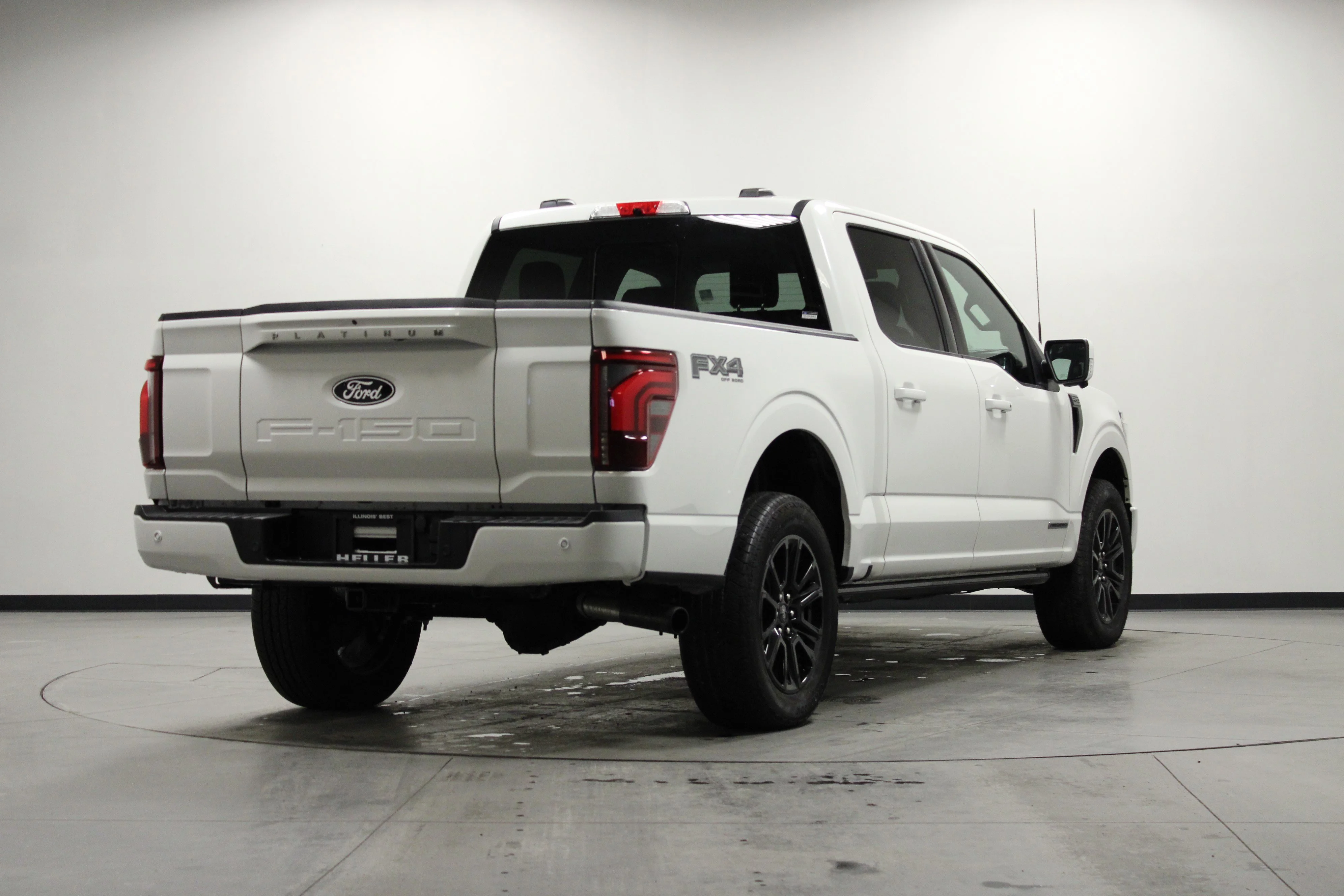 Used 2024 Star White Metallic Tri-Coat Ford Platinum image 4