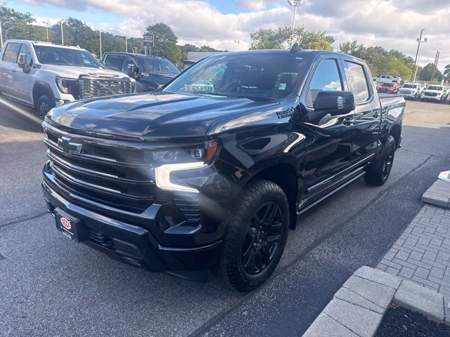 Used 2025 Black Chevrolet High Country image 3