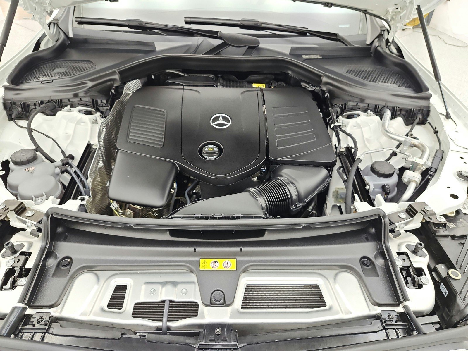 Certified Used 2024 Polar White Mercedes-Benz GLC 300 4MATIC® SUV image 16