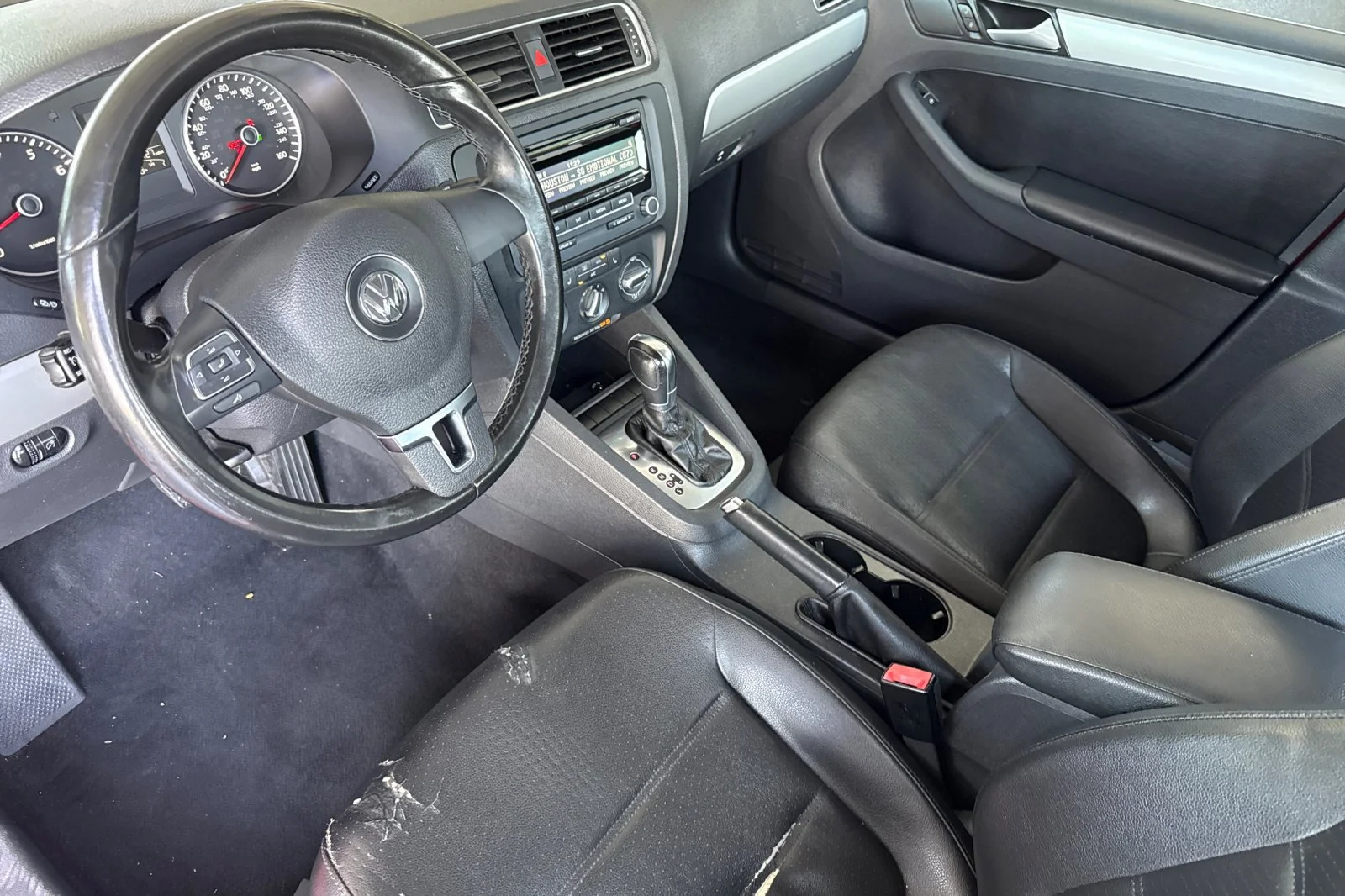 Used 2013 Red Volkswagen 2.5L SE image 10