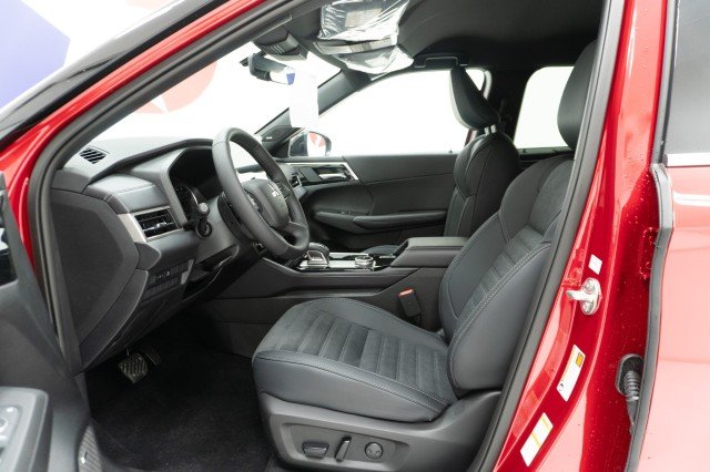 New 2026 Red Diamond Mitsubishi SE image 15