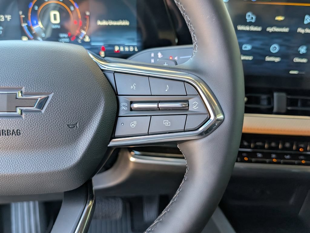 New 2027 Mosaic Black Metallic Chevrolet ACTIV image 18