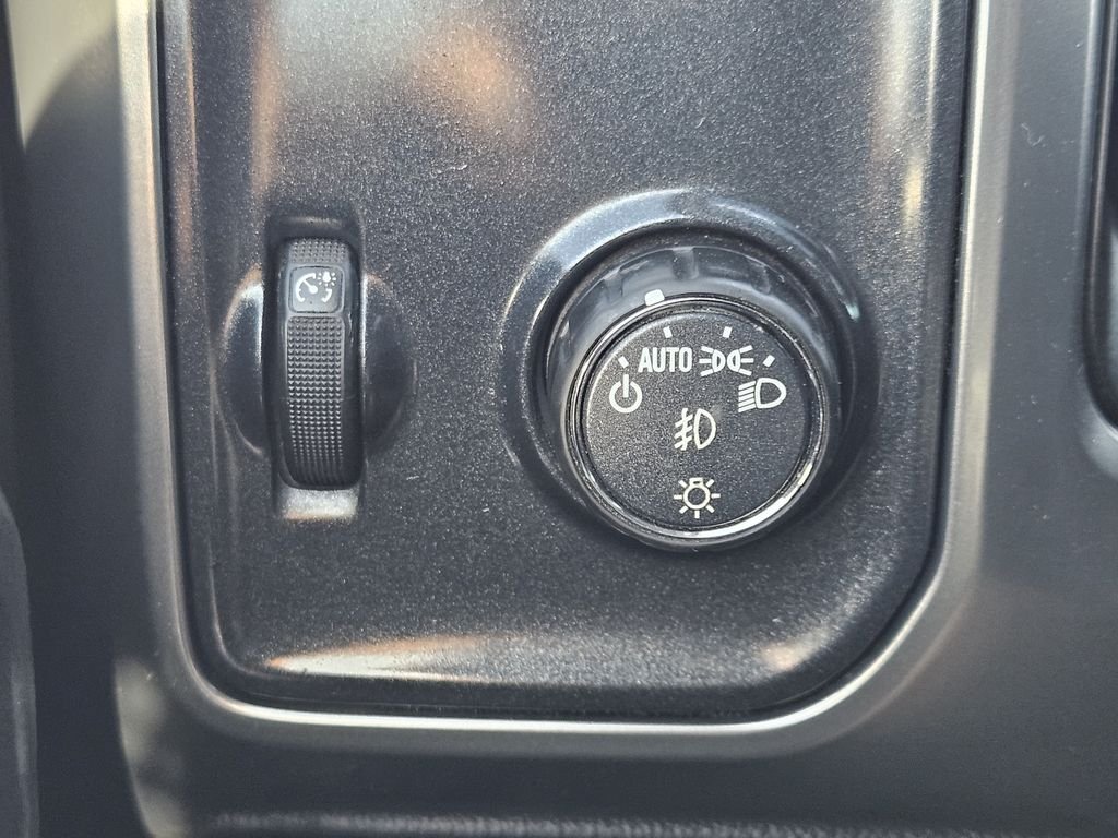 Used 2018 Silver Chevrolet LT image 21