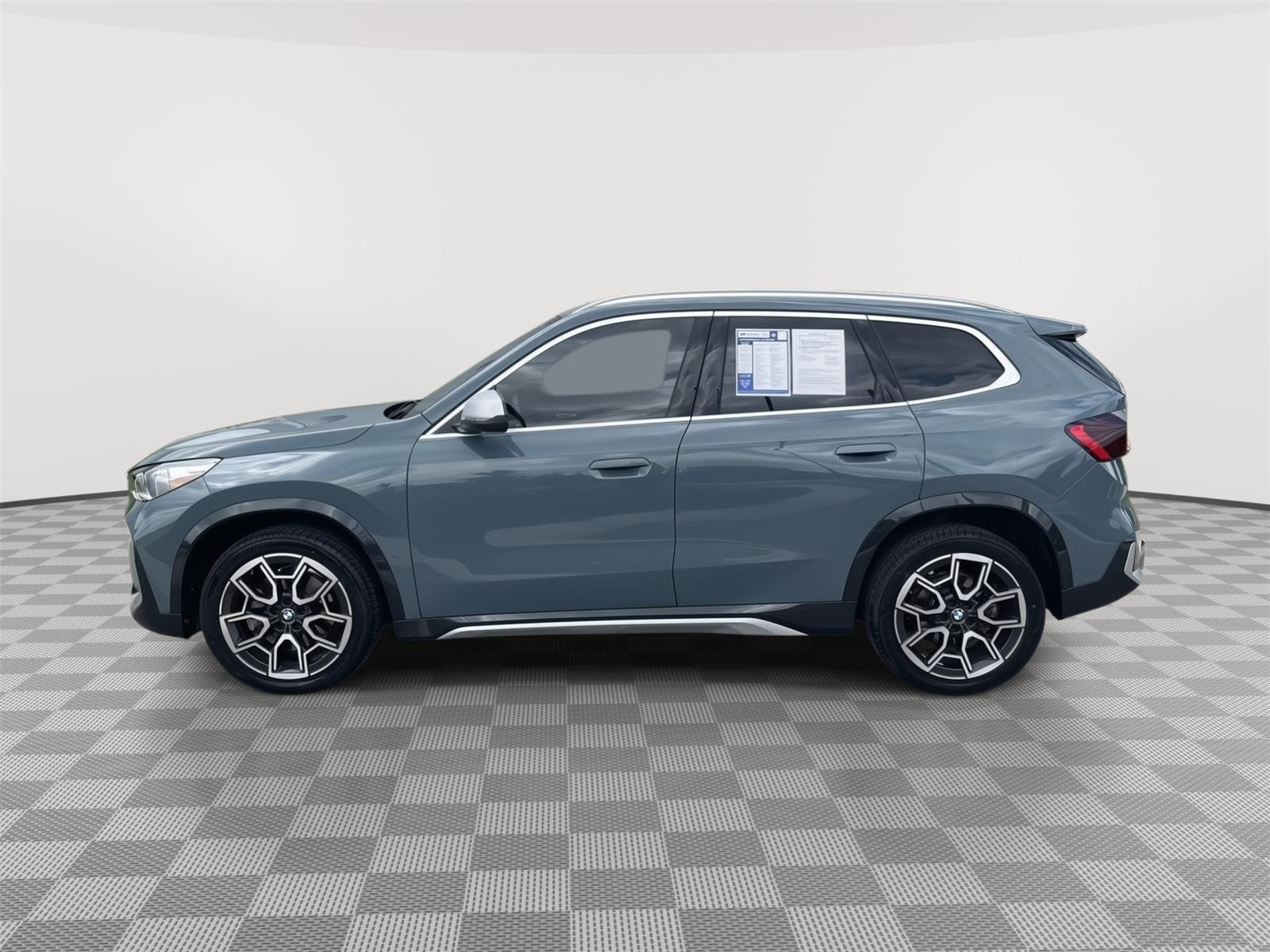 Used 2024 Cape York Green Metallic BMW xDrive28i image 5