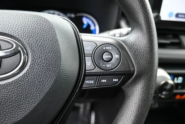 Used 2025 White Toyota XLE image 18