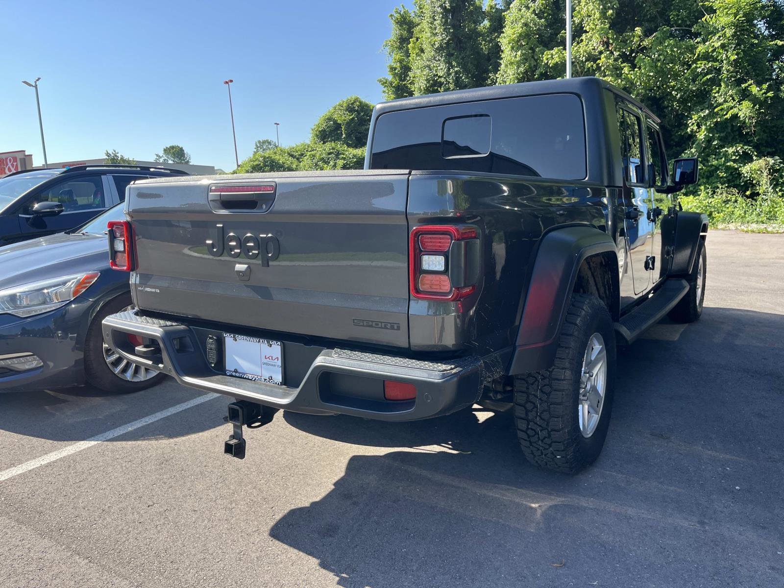 Used 2020 Granite Crystal Metallic Clearcoat Jeep Sport S image 2