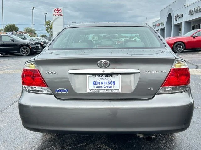 Used 2005 Phantom Gray Pearl Toyota XLE image 4