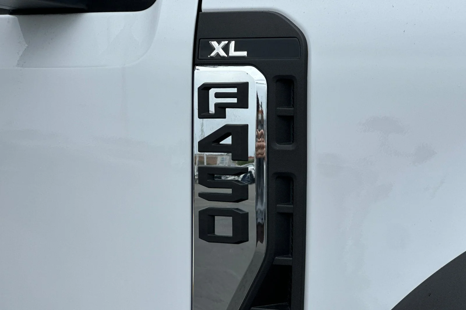 2024 Ford F-450 Super Duty Chassis Cab XL - Photo 22