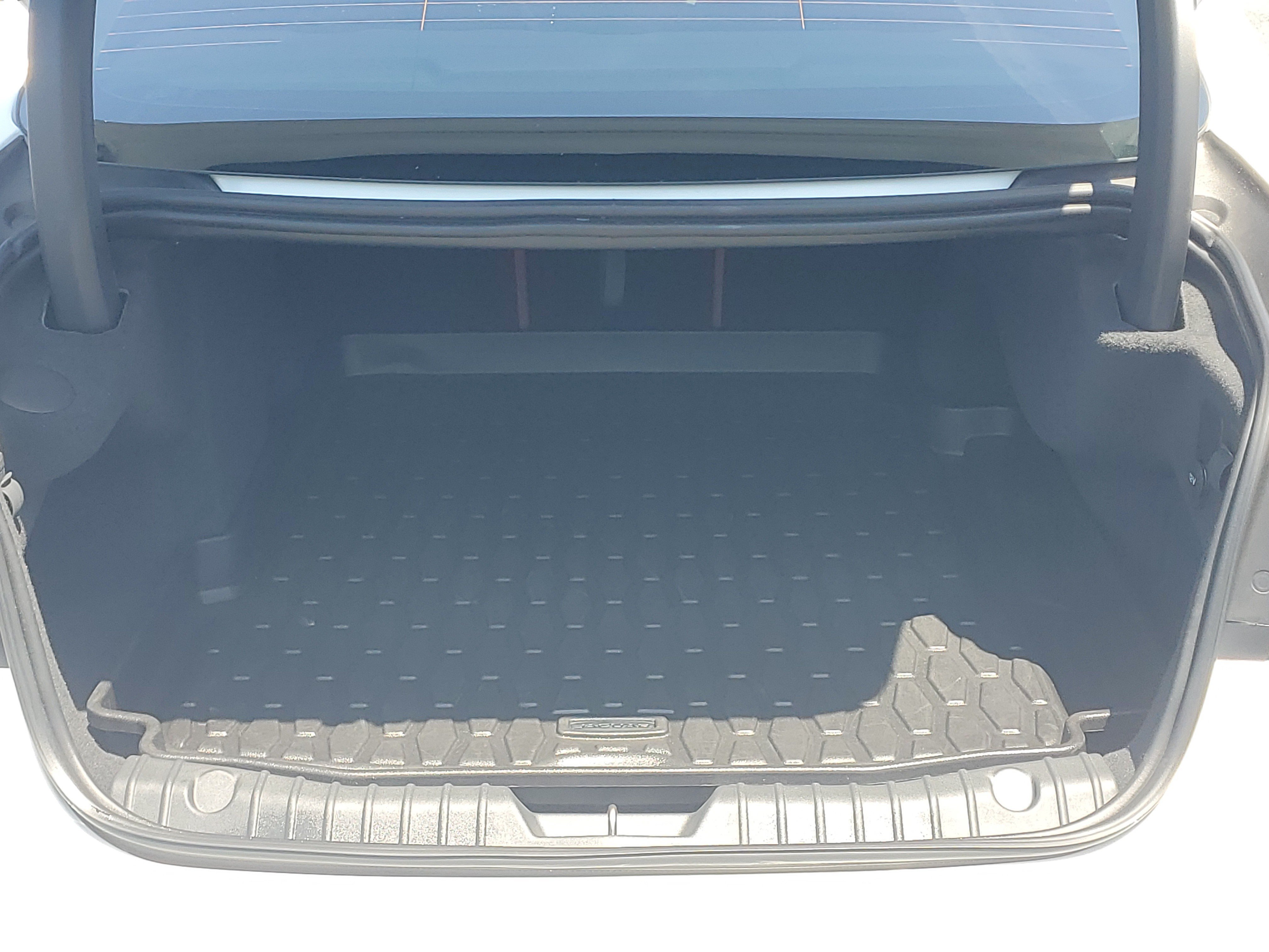 Used 2024  Jaguar R-Dynamic SE image 11