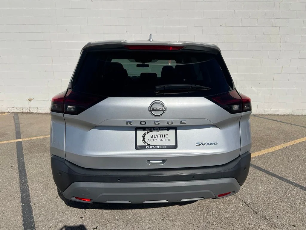 Used 2023 Brilliant Silver Metallic Nissan SV image 5