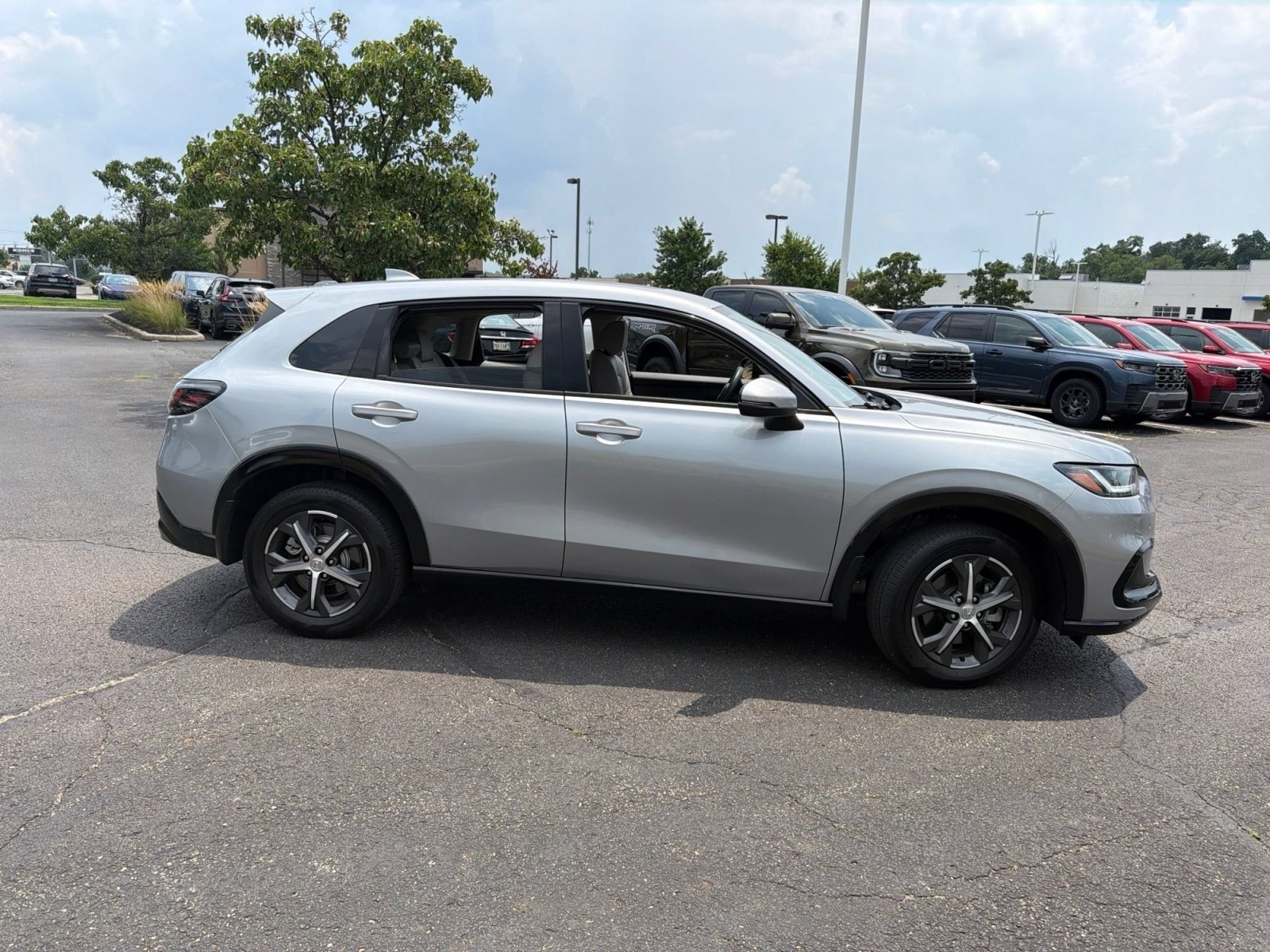 Certified Used 2025 Lunar Silver Metallic Honda EX-L image 31