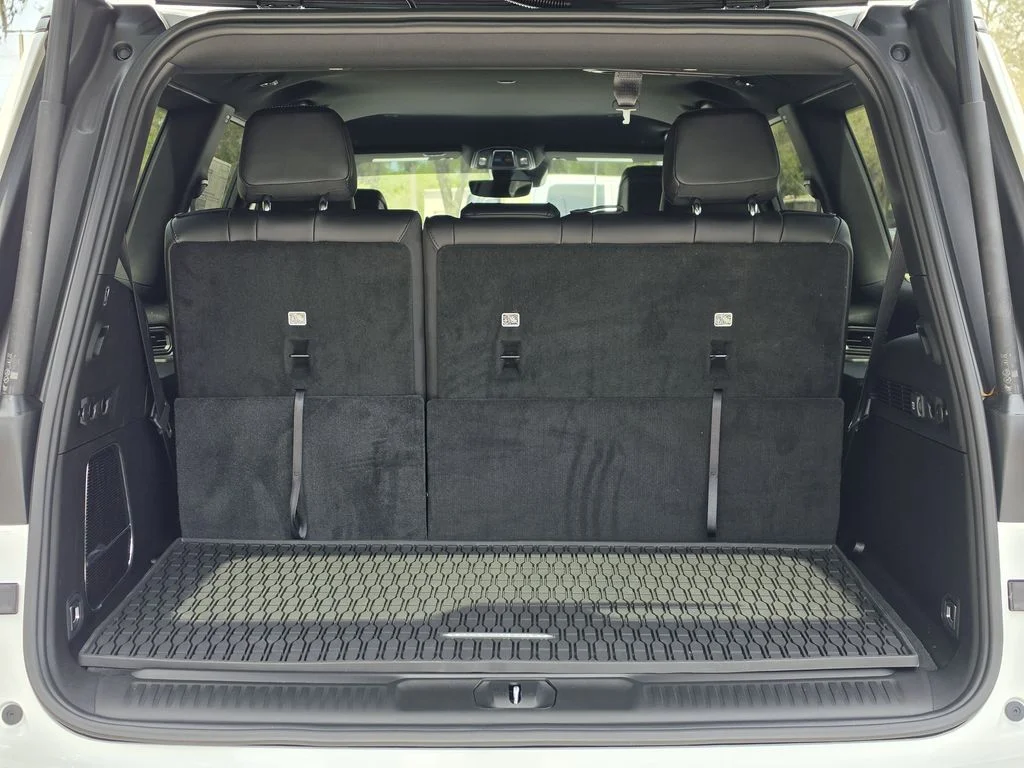 New 2026 Bright White Clear-Coat Exterior Paint Jeep  image 9