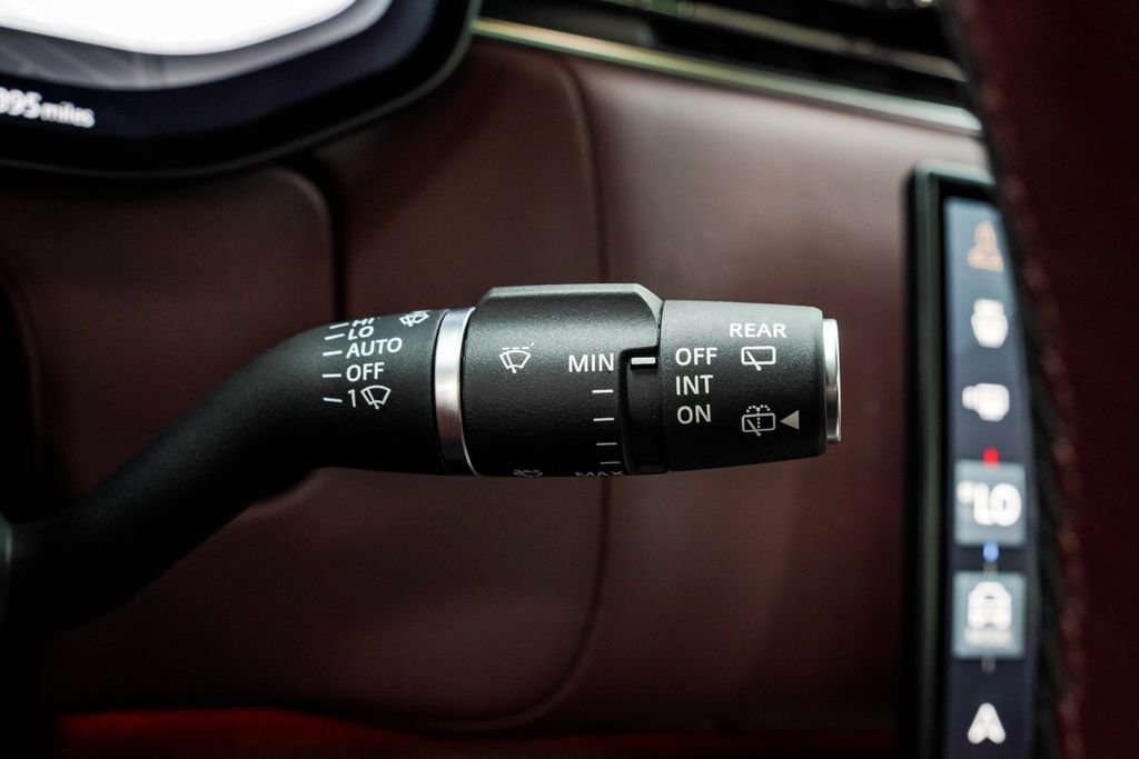 Used 2024 Black Land Rover SE image 36