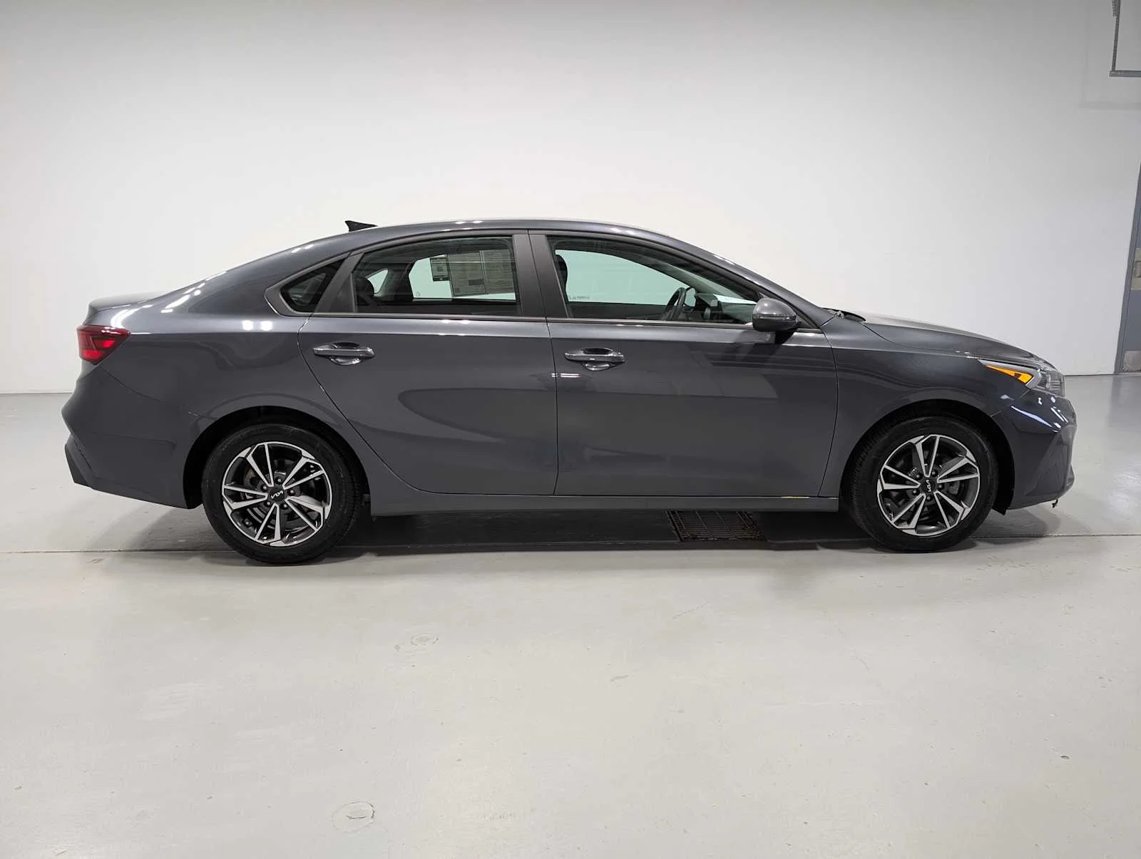 Used 2023 Gravity Gray Kia LXS image 7