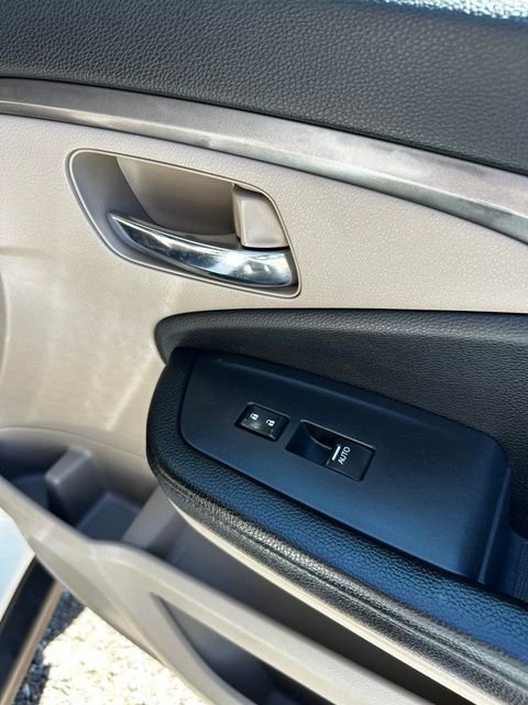 Used 2016 White Honda EX-L image 22