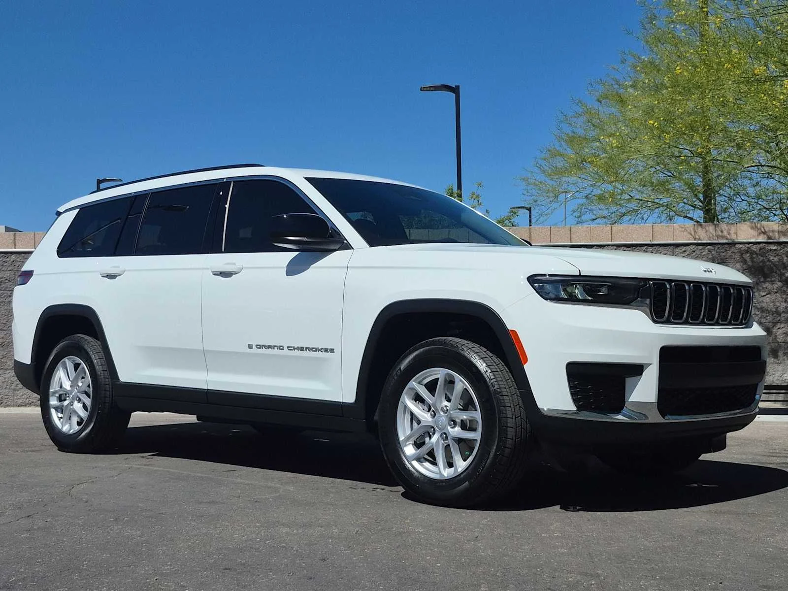 Used 2025 Bright White Clearcoat Jeep Laredo image 2
