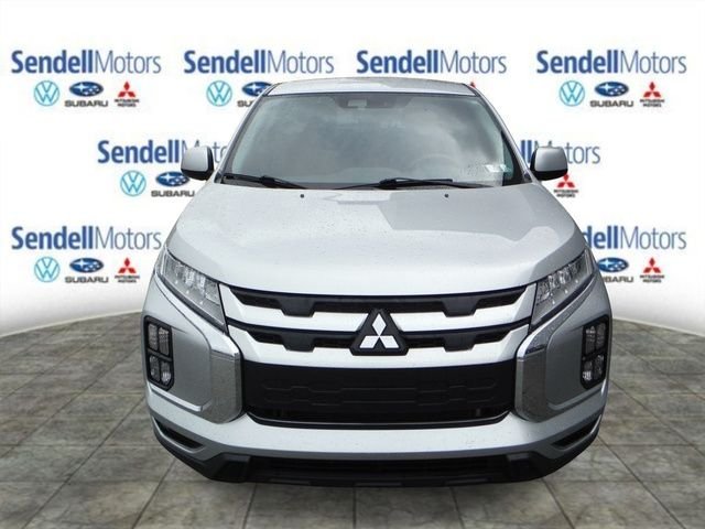 Used 2023  Mitsubishi  image 4