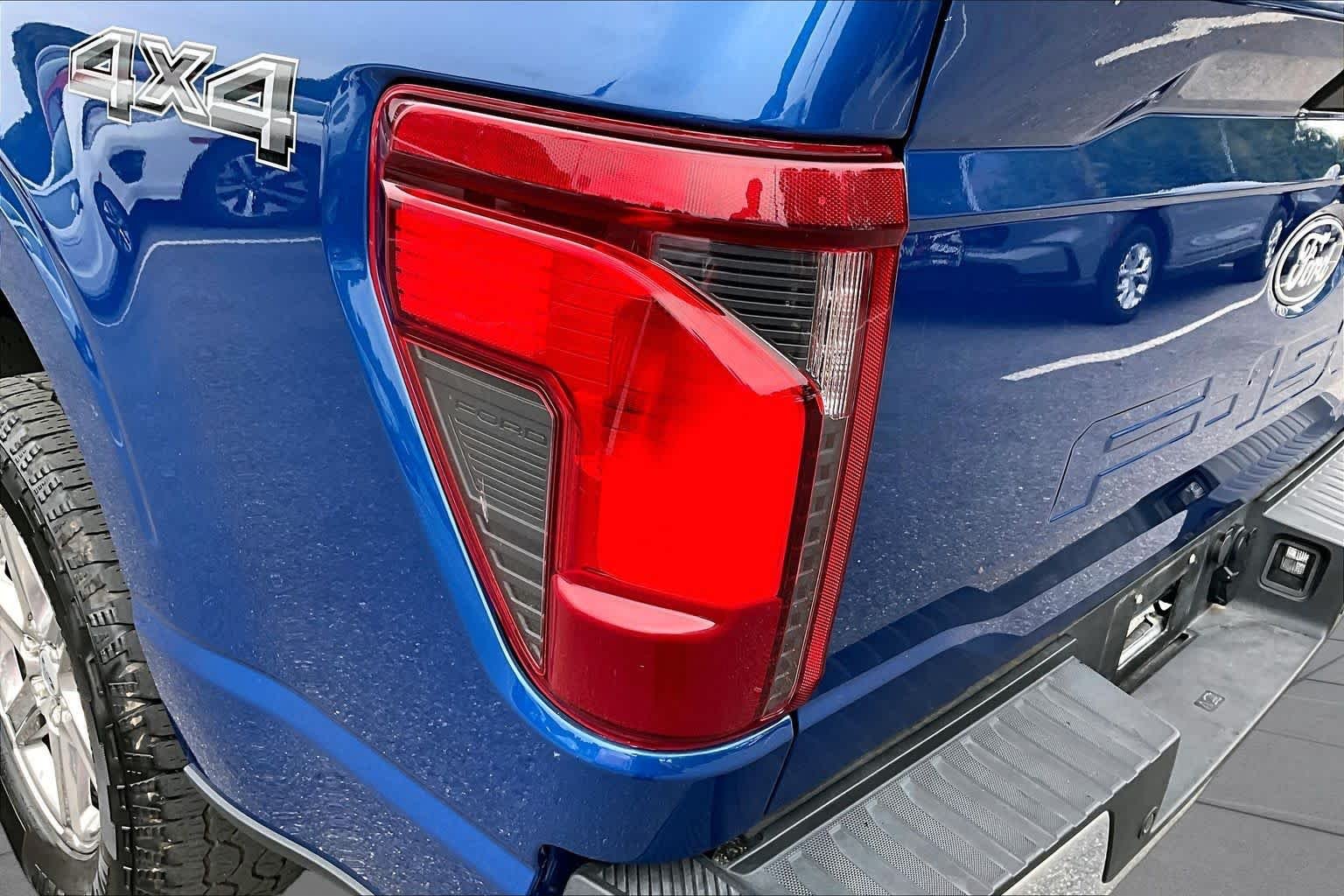 Used 2025 Atlas Blue Metallic Ford XLT image 27