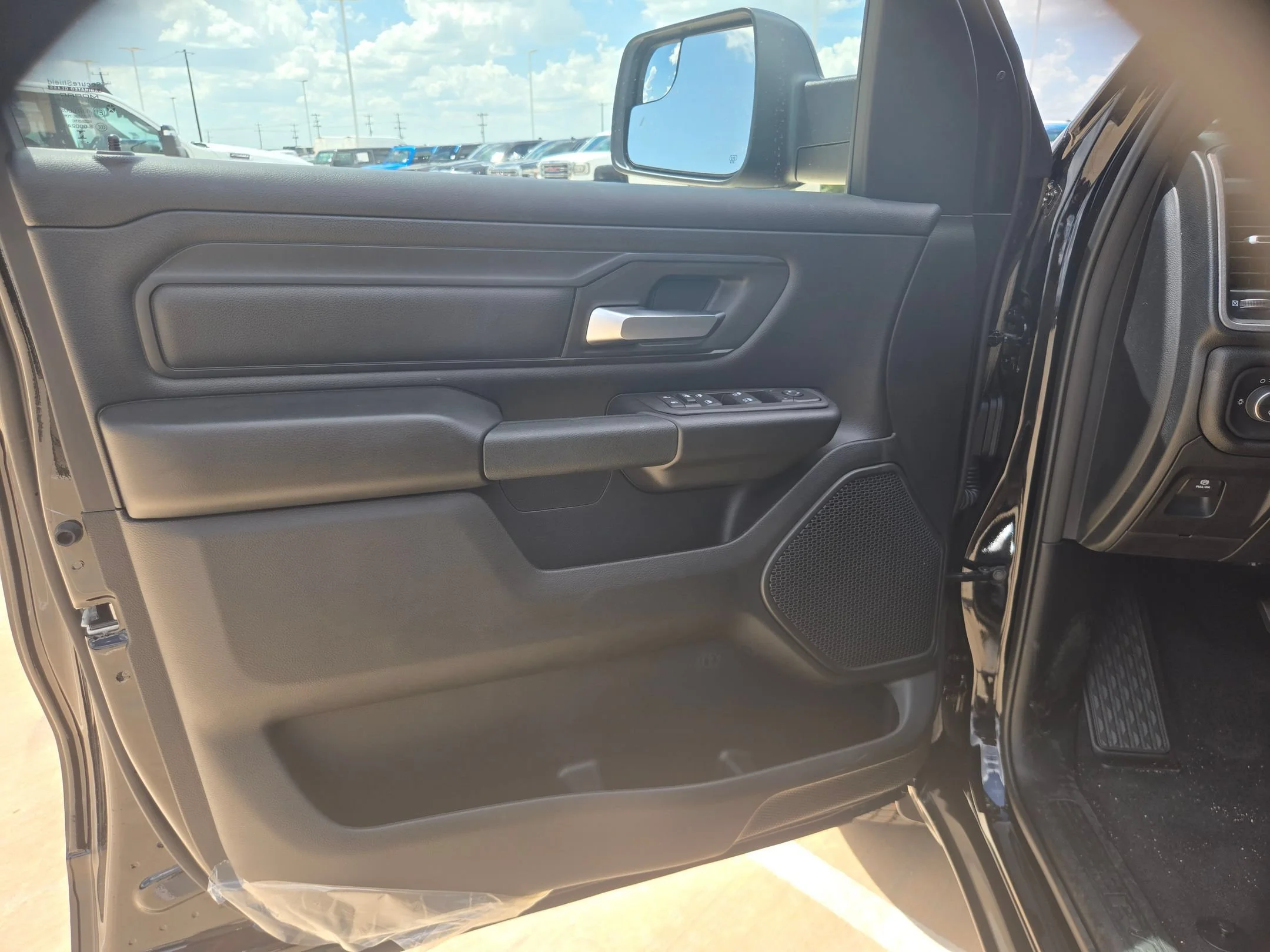 New 2026 Diamond Black Crystal Pearl-Coat Exterior Paint RAM Express image 12