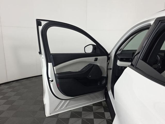 Used 2025 White Metallic Ford Premium image 19
