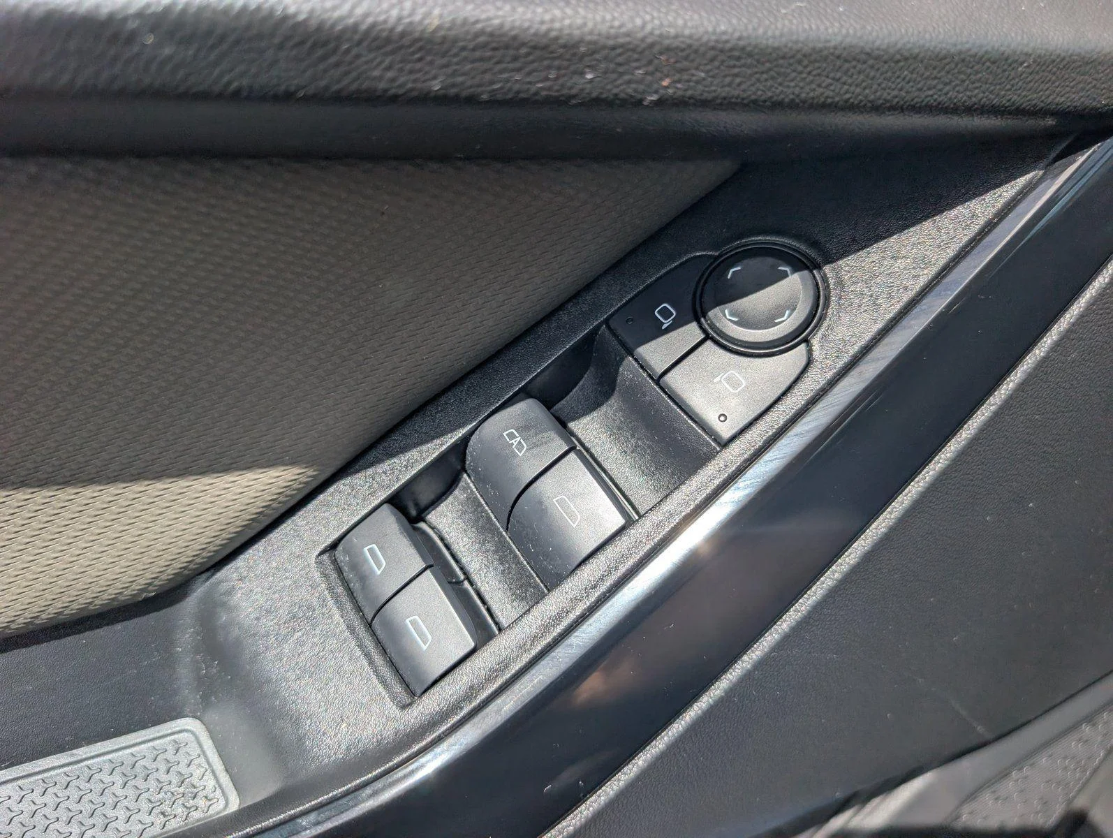Used 2025 Lakeshore Blue Metallic Chevrolet LT image 29