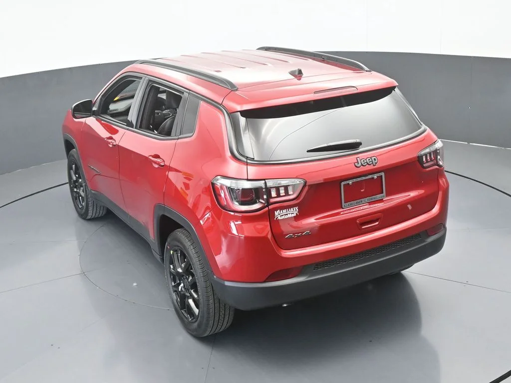 New 2026 Red Hot Pearlcoat Jeep Latitude image 42