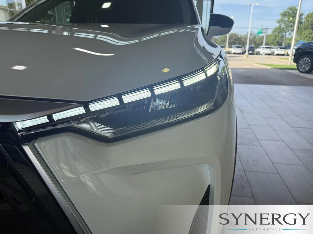 New 2027 RADIANT WHITE INFINITI Pure FWD image 10