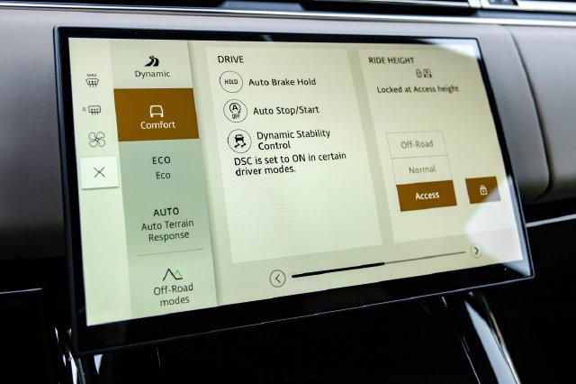 New 2027 Fuji White Land Rover Dynamic SE image 39