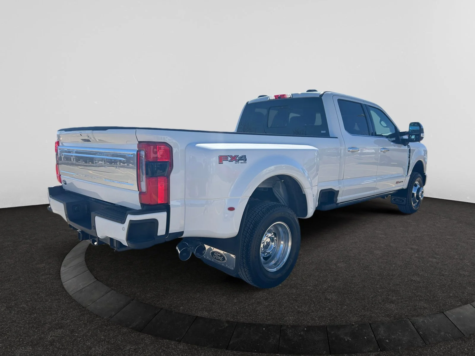 New 2026 Star White Metallic Tri-Coat Ford Platinum image 5