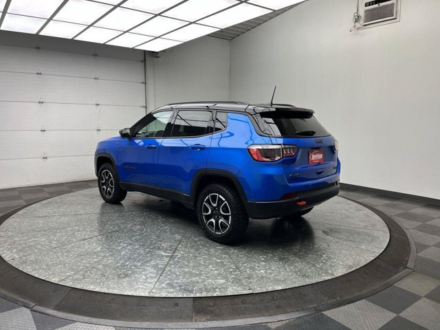 Used 2025 Hydro Blue Pearlcoat Jeep Trailhawk image 2