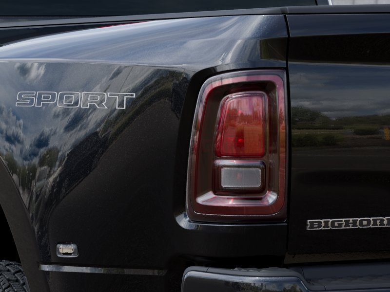 New 2027 Diamond Black Crystal Pearl-Coat Exterior Paint RAM BIG HORN image 5