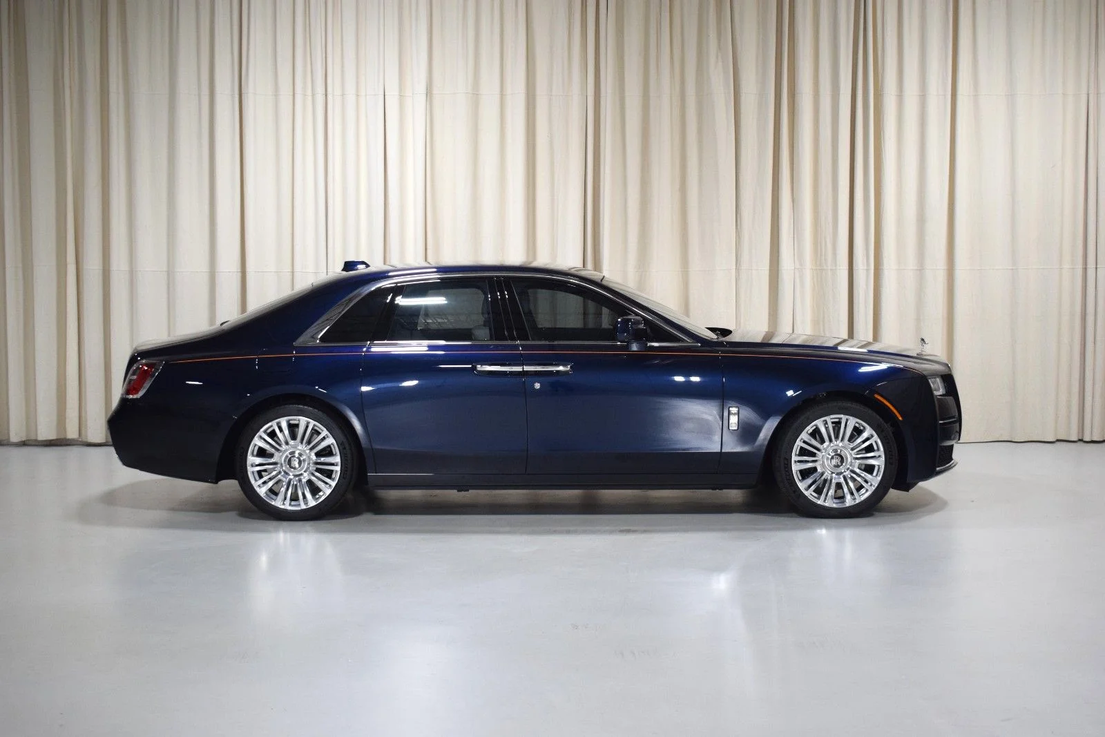 Used 2021 Blue Rolls-Royce  image 14