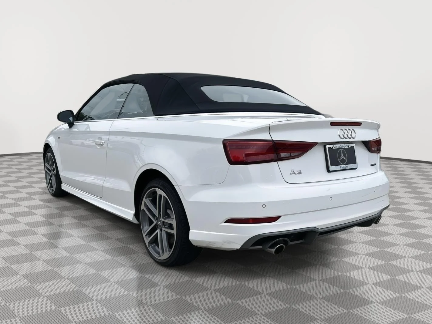 Used 2019 Ibis White/Black Roof Audi Premium Plus image 5