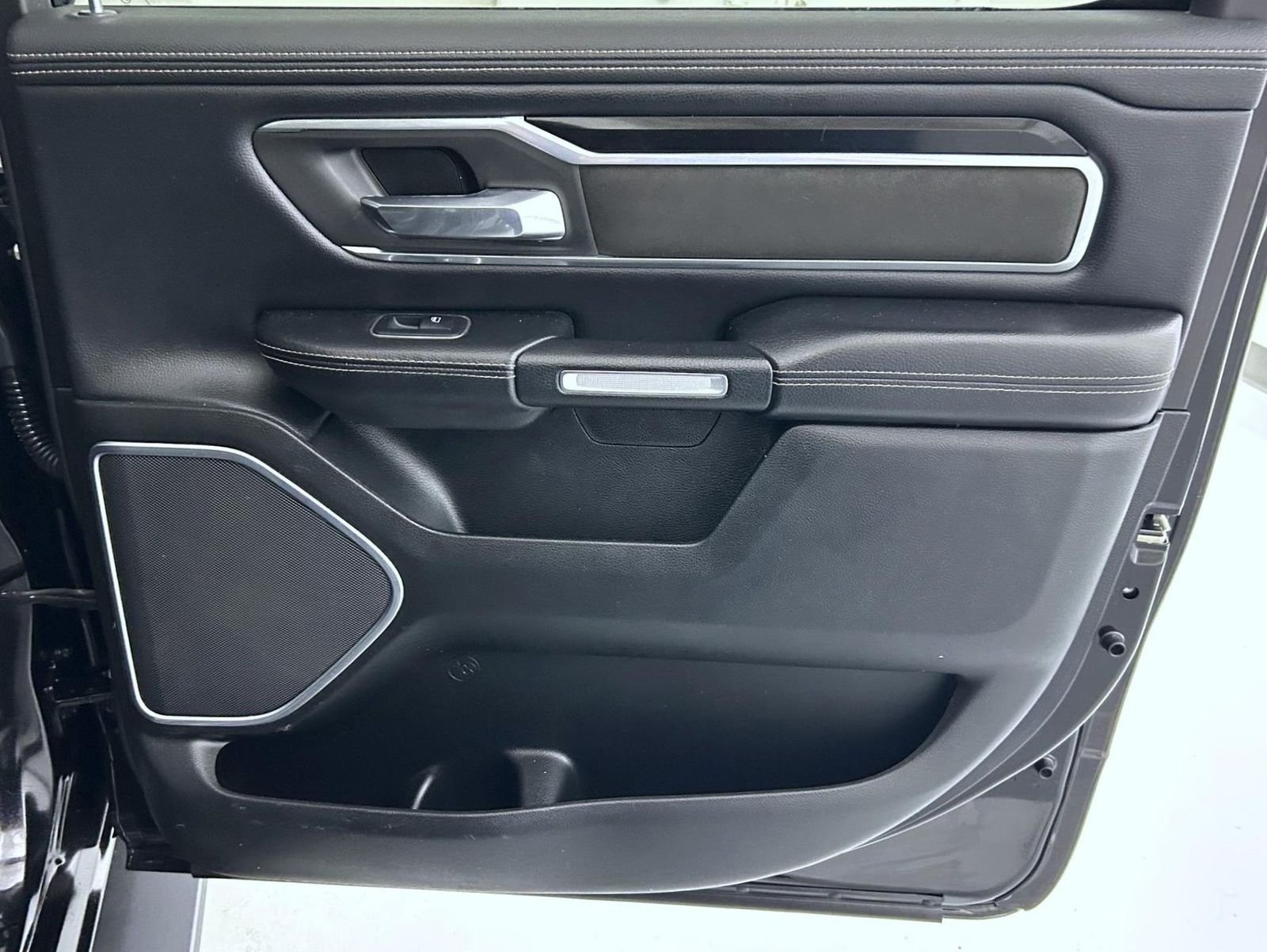Used 2020 Black Ram Laramie image 17