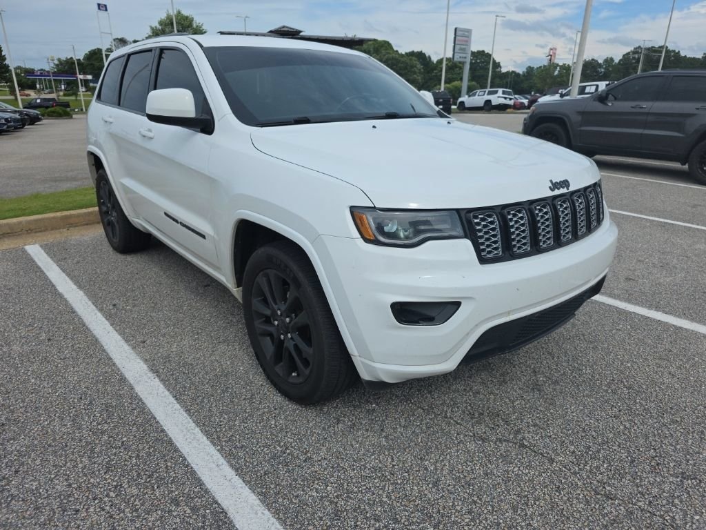 Used 2021 White Jeep Laredo X image 13
