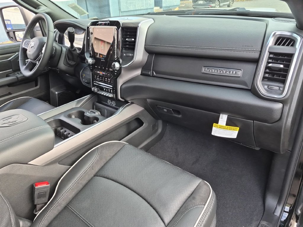 New 2027 Diamond Black Crystal Pearl-Coat Exterior Paint RAM Laramie image 17