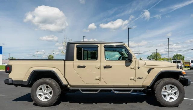 Used 2022 Beige Jeep Sport image 5