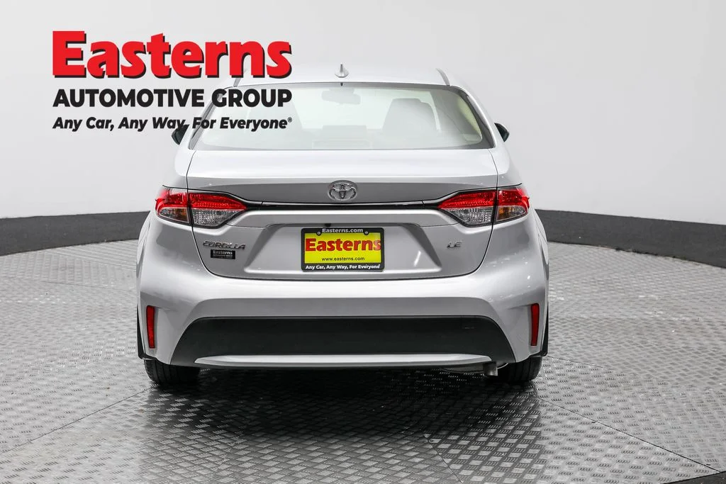 Used 2022 Silver Toyota LE image 6